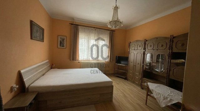 Eladó családi ház, Pécsett 56.8 M Ft, 5 szobás