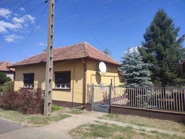 Eladó családi ház, Tiszajenőn 14.9 M Ft, 3 szobás