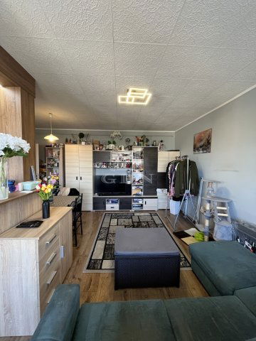 Eladó panellakás, Veszprémben 51.5 M Ft, 2+1 szobás