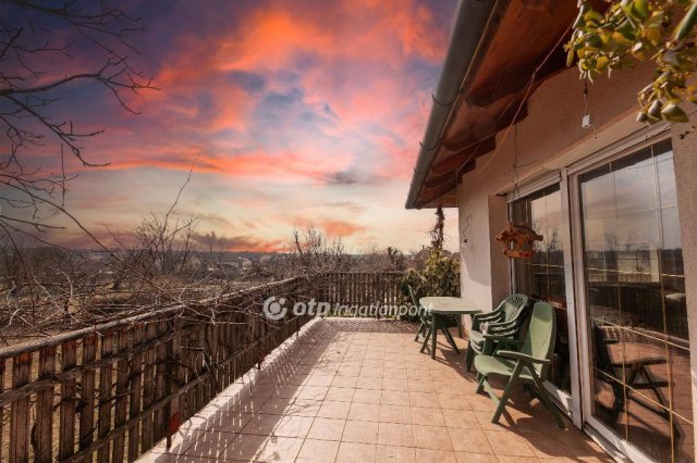 Eladó családi ház, Csömörön 249 M Ft, 4+1 szobás