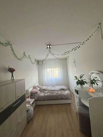 Eladó panellakás, Debrecenben 57.5 M Ft, 3 szobás