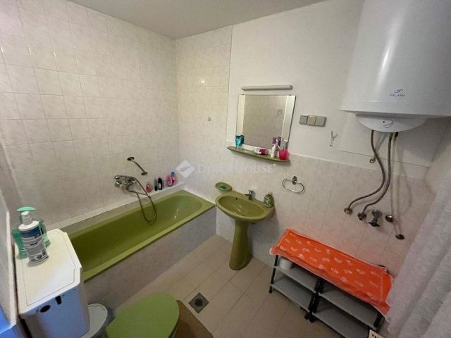 Eladó családi ház, Óbányán 49.999 M Ft, 4 szobás