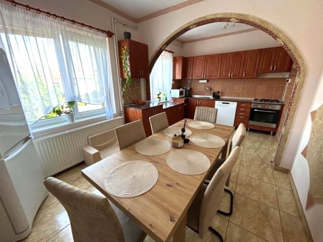 Eladó téglalakás, Szombathelyen 84.9 M Ft, 4 szobás