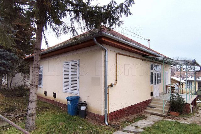 Eladó családi ház, Balatonföldváron 65 M Ft, 10 szobás