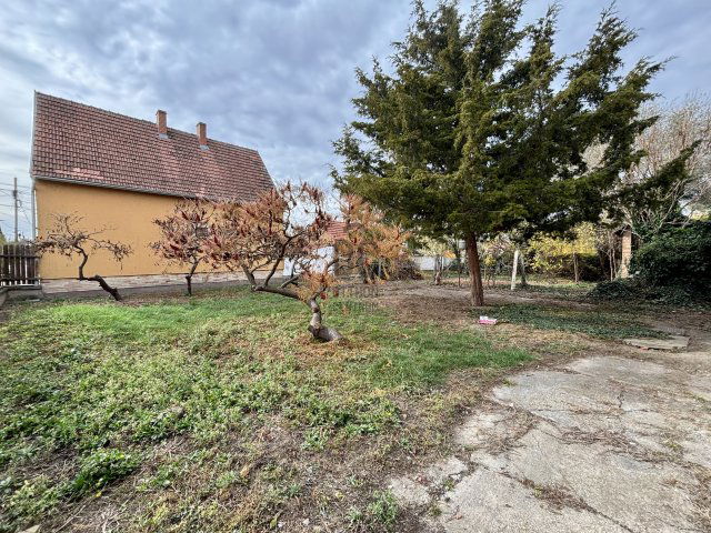 Eladó családi ház, Szegeden 44.7 M Ft, 2 szobás