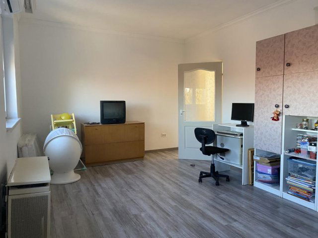 Eladó családi ház, Cegléden 108.15 M Ft, 5 szobás