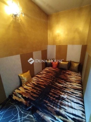 Eladó családi ház, Pécsett 115 M Ft, 4+1 szobás