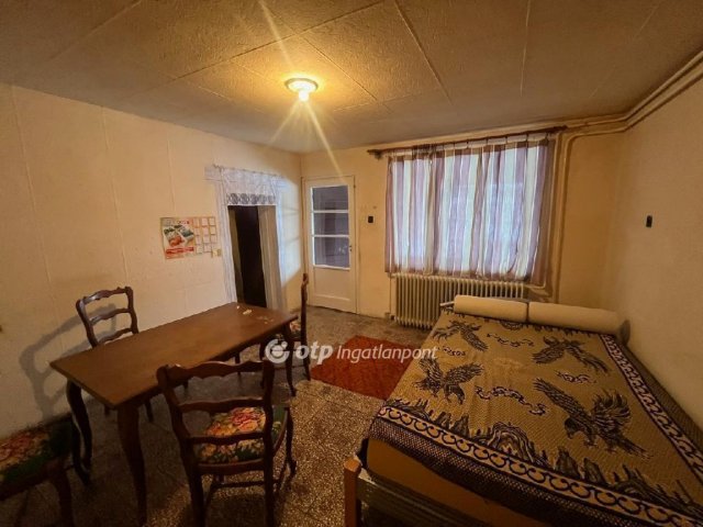 Eladó családi ház, Jászkisérén 9.5 M Ft, 2+1 szobás