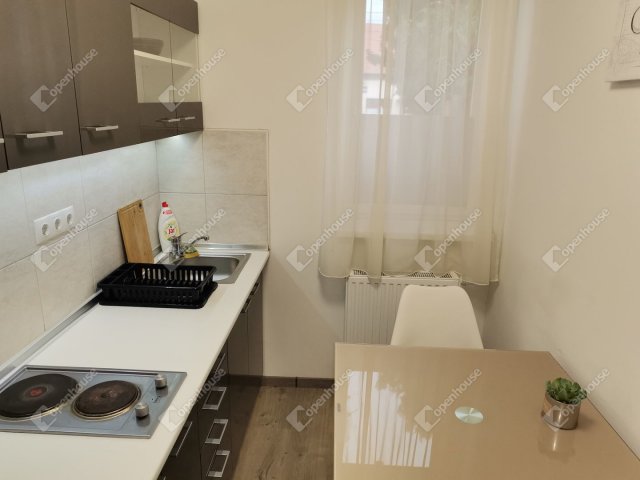 Kiadó családi ház, albérlet, Komáromban 3200 E Ft / hó