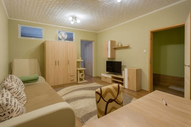 Eladó panellakás, Dunaújvárosban 36.99 M Ft, 2+1 szobás