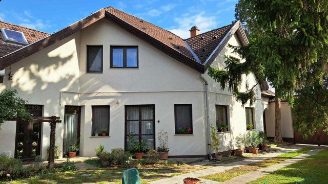 Eladó családi ház, Gyöngyösön 119 M Ft, 5 szobás