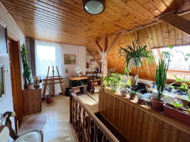 Eladó családi ház, Dunaújvárosban 89.9 M Ft, 5 szobás