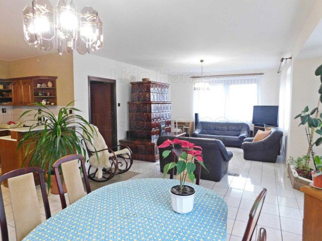 Eladó családi ház, Keszthelyen 129.9 M Ft, 7 szobás