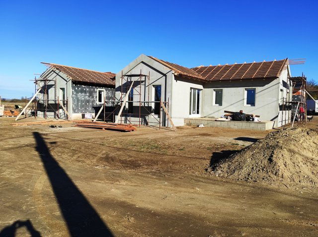 Eladó ikerház, Csörögön 99.9 M Ft, 4+1 szobás