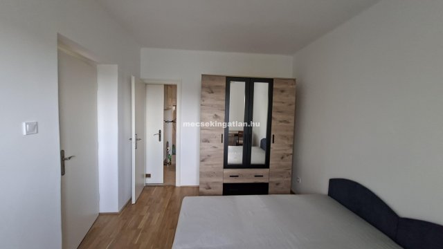 Eladó téglalakás, Pécsett 0.19 M Ft, 2 szobás