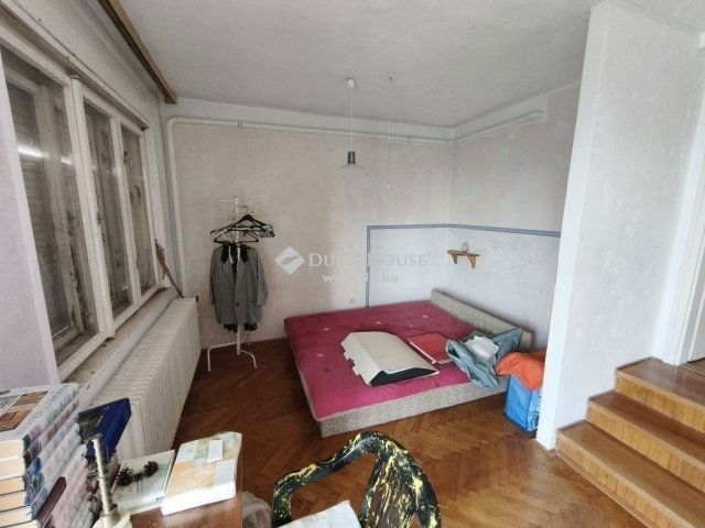 Eladó családi ház, Pécsett 84.9 M Ft, 5 szobás