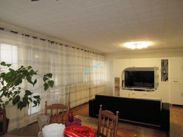 Eladó családi ház, Ózdon 26.49 M Ft, 8 szobás