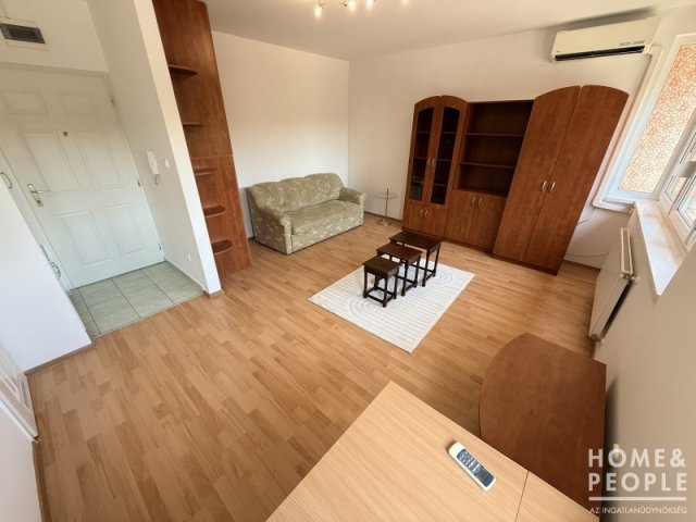 Eladó téglalakás, Szegeden 43.99 M Ft, 1 szobás