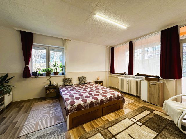 Eladó téglalakás, Komlón 23.2 M Ft, 1 szobás