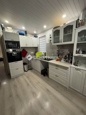 Eladó családi ház, Veszprémben 31.9 M Ft, 2 szobás