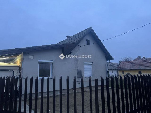 Eladó családi ház, Csévharaszton 68 M Ft, 2 szobás