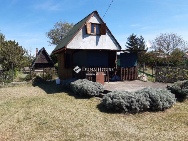 Eladó családi ház, Tápiószentmártonon 19 M Ft, 2 szobás