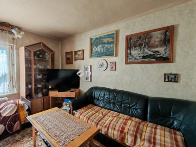 Eladó családi ház, Újiregen 15 M Ft, 3 szobás