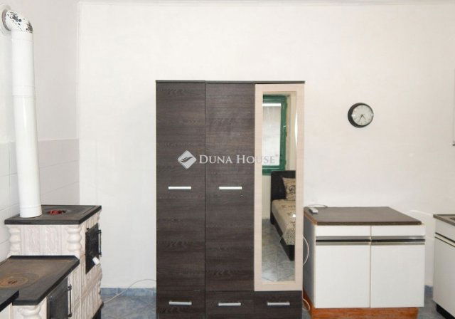 Eladó családi ház, Sárbogárdon 17.9 M Ft, 1 szobás