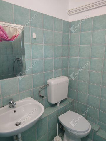 Kiadó családi ház, albérlet, Tatán 675 E Ft / hó, 4 szobás