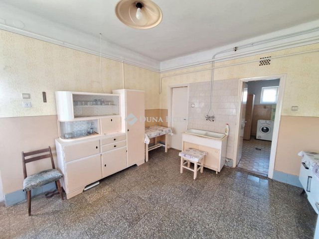 Eladó családi ház, Dombrádon 20 M Ft, 3 szobás