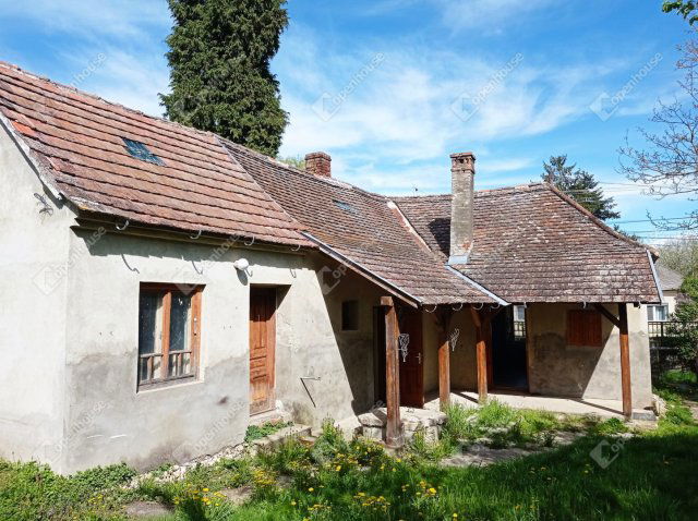 Eladó családi ház, Nádasdon 15 M Ft, 2 szobás