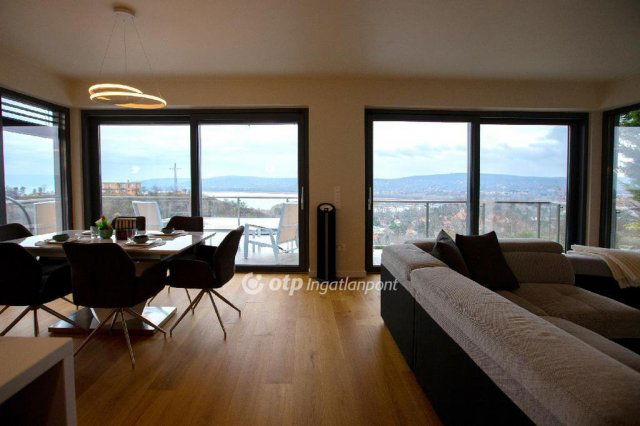 Eladó téglalakás, Balatonfűzfőn 399 M Ft, 6 szobás