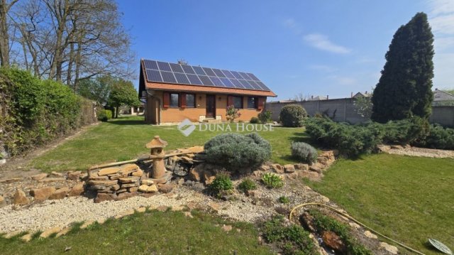 Eladó családi ház, Érsekcsanádon 210 M Ft, 4 szobás