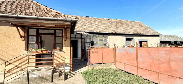 Eladó családi ház, Dombóváron 31.99 M Ft, 4 szobás