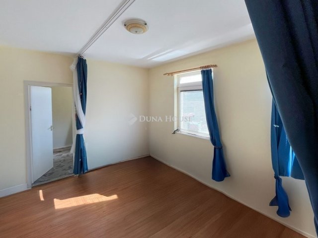 Eladó téglalakás, Siófokon 89 M Ft, 1 szobás