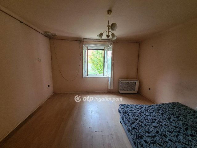 Eladó családi ház, Alsónémediben 39.9 M Ft, 2 szobás