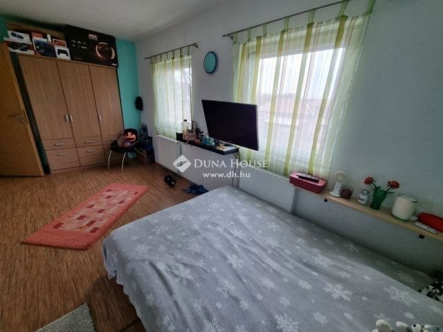 Eladó ikerház, Budapesten, XVIII. kerületben 109.9 M Ft, 5 szobás