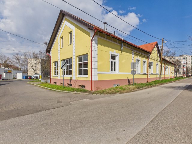 Eladó üzlethelyiség, Debrecenben 135.9 M Ft