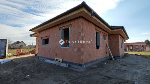 Eladó ikerház, Kecskeméten 89.995 M Ft, 4 szobás