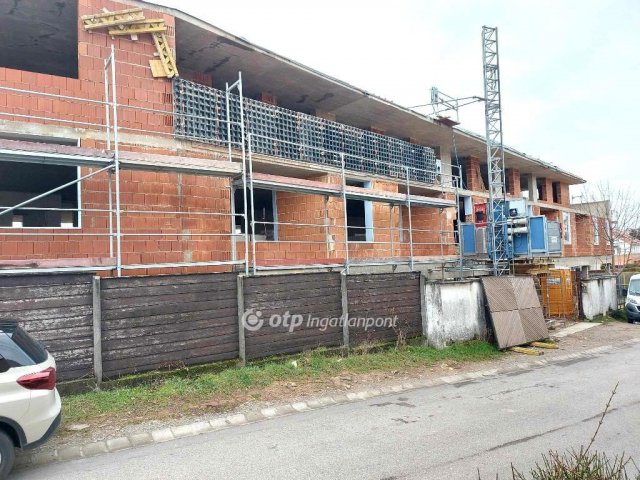 Eladó téglalakás, Pécsett 68.594 M Ft, 2 szobás