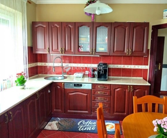 Eladó családi ház, Piliscséven 94.9 M Ft, 5 szobás