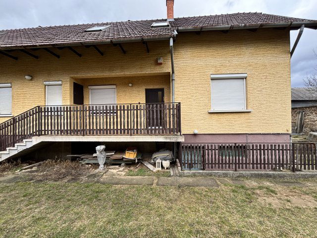 Eladó családi ház, Kerepesen 92.9 M Ft, 6 szobás