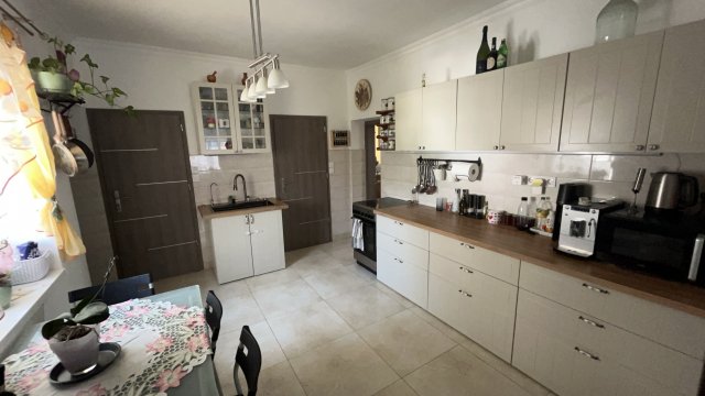 Eladó családi ház, Makón, Ibolya utcában 92 M Ft, 5 szobás