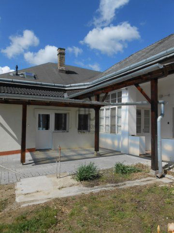 Eladó családi ház, Pakson 70 M Ft, 7 szobás