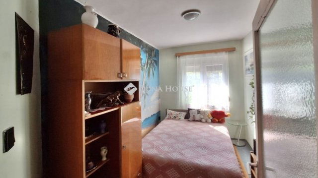 Eladó családi ház, Szekszárdon 33.99 M Ft, 4 szobás