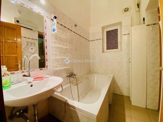 Eladó téglalakás, Budapesten, VI. kerületben 59.99 M Ft