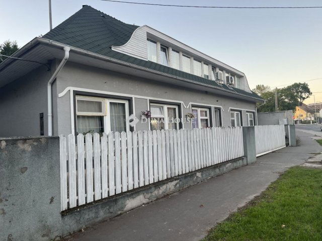Eladó iroda, Biatorbágyon 125 M Ft, 6 szobás