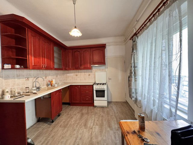 Eladó családi ház, Pécsett 70 M Ft, 3 szobás