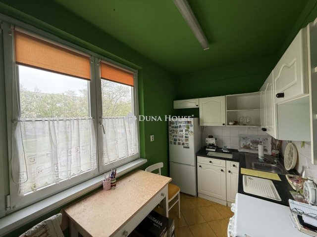 Eladó téglalakás, Tatabányán 42 M Ft, 2 szobás