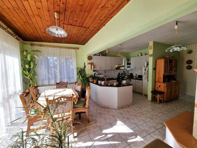 Eladó családi ház, Bezenyén 66.66 M Ft, 2 szobás